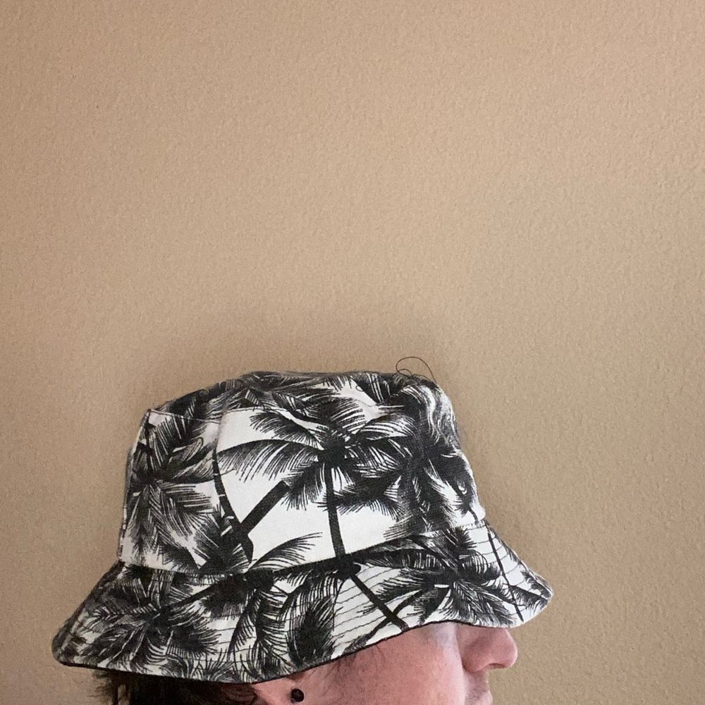 Tilly’s reversible bucket hat black floral headwear white outdoor skater cap